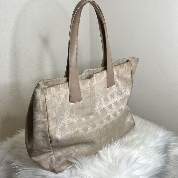 💯Authentic Chanel Tote Bag🍀 - Picture 7 of 15